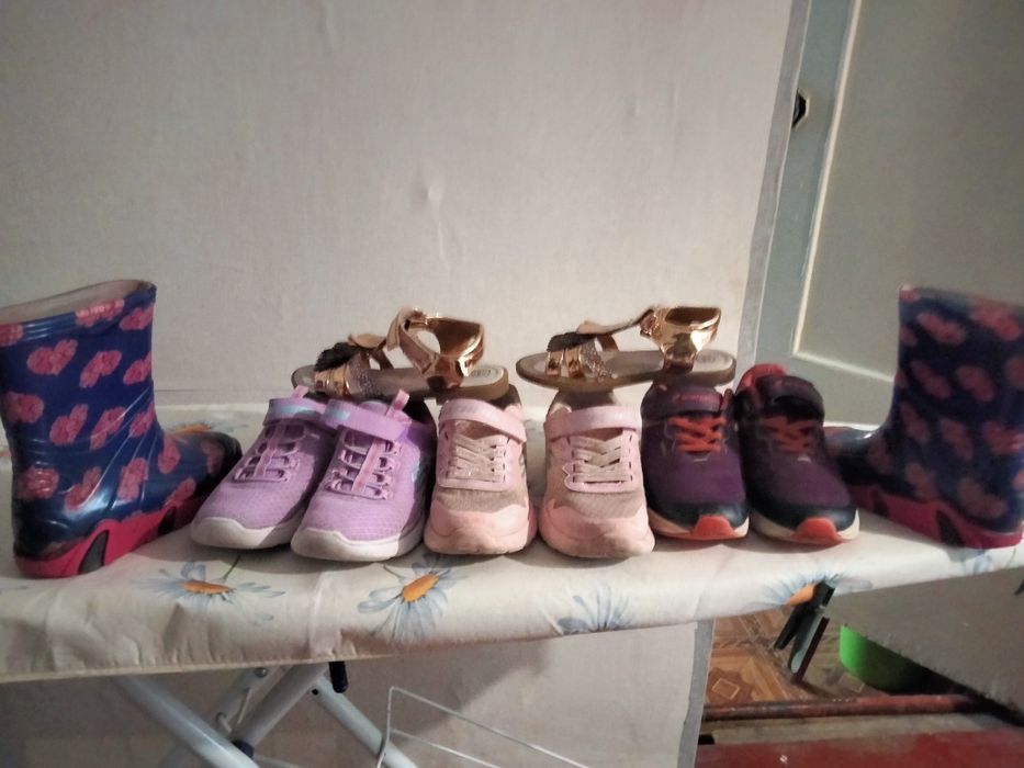 Продам детскую обувь все вместе