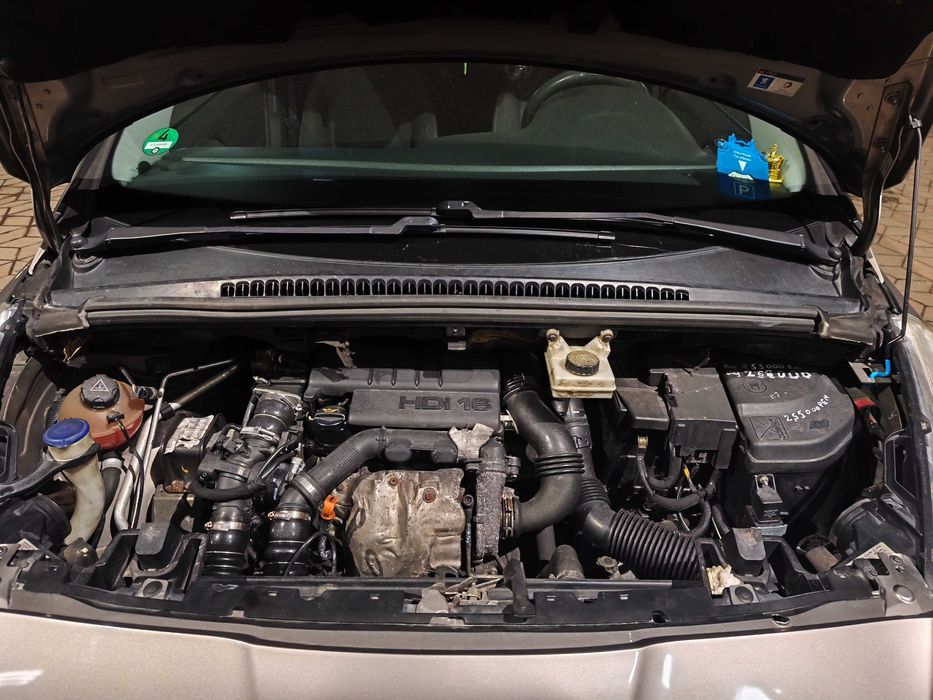 Продаж авто peugeot 5008 в хорошому стані