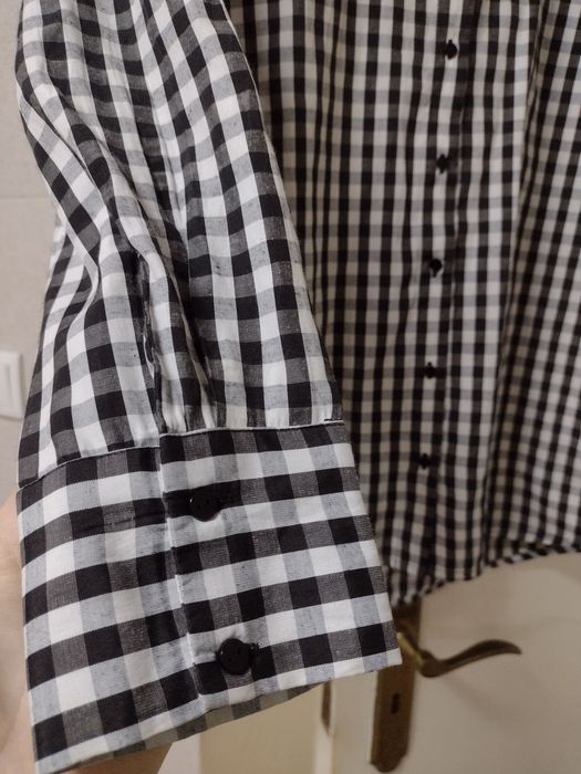 Camisa Pimkie M

Preta e Branca com Padrão floral.

Em excelente estad