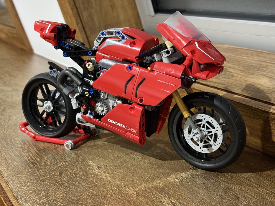 Lego Ducati panigale V4 R