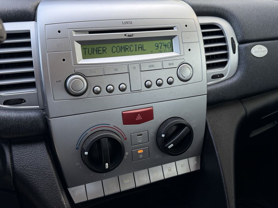 Lancia Ypsilon apenas 100.000 kms C/ AC