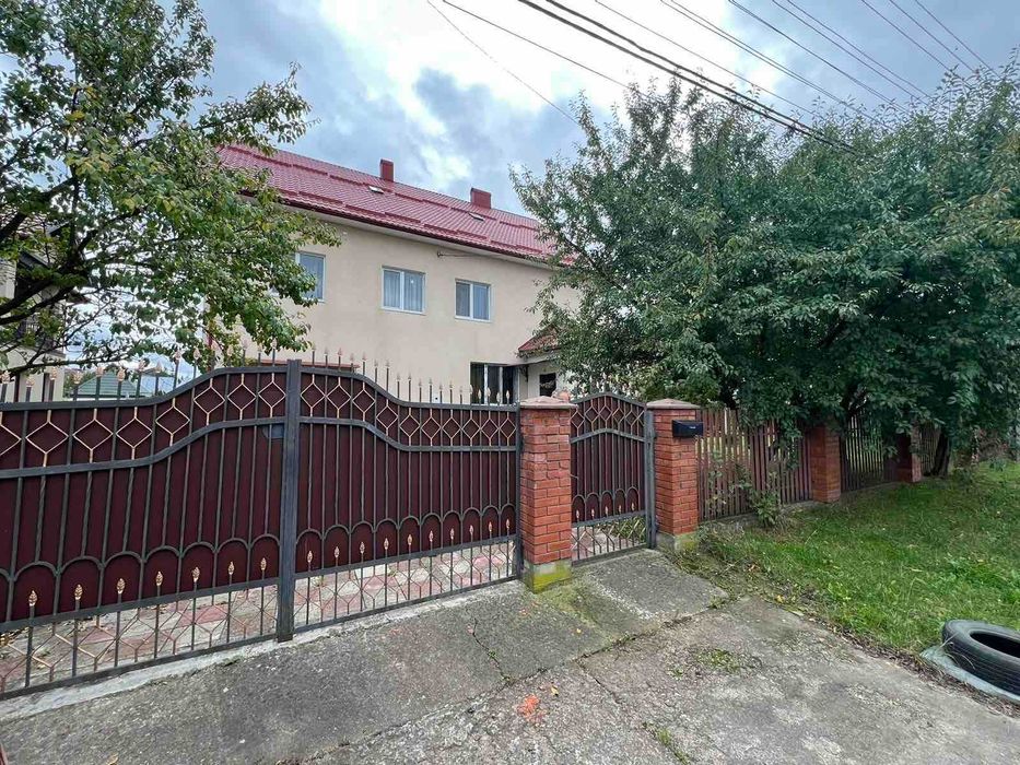 Продається затишний будинок у Крихівцях