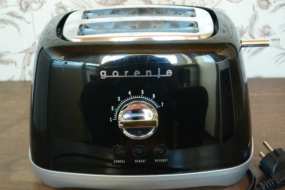 Тостер "Gorenje". Нуждается в ремонте.