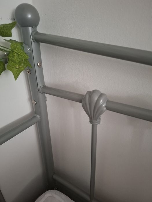 Łóżko metalowe rozkładane