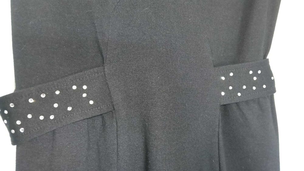 Vestido preto elegante com detalhes em brilhantes - Tamanho L