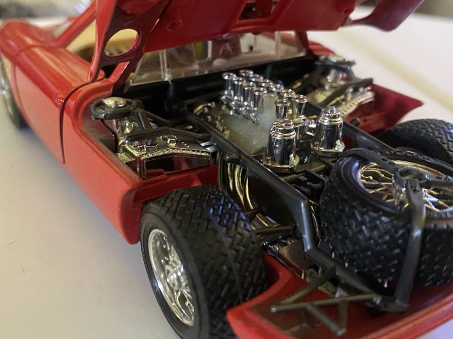 Ferrari 250 LM – Burago 1/24 (Made in Italy) – Excelente Estado