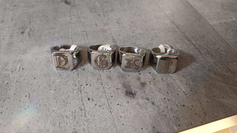 Sygnet z monogramem litery D. G. K. P