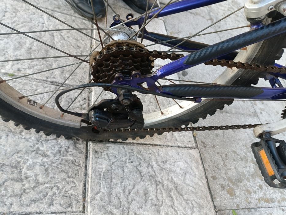 50€  bicicleta roda 20 com mudanças e suspensão pegar e andar