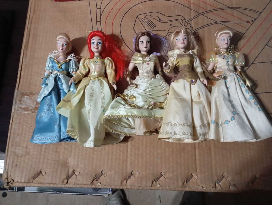 Bonecas disney em loiça