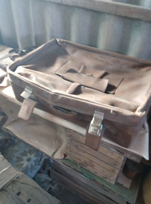 Продаеться чемодан