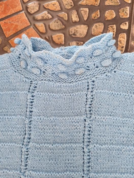 Sweterek błękitny r.36 ręcznie robiony, oryginalny