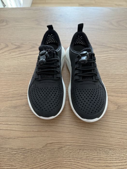 Sneakersy czarne z białą podeszwą Crocs LiteRide rozmiar J1 EUR 32-33