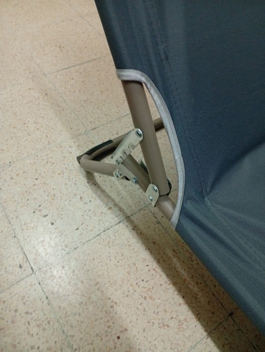 Cama desdobrável como nova