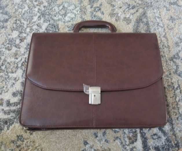 Aktówka marki Operon