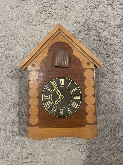 Stary zegar z kukułką