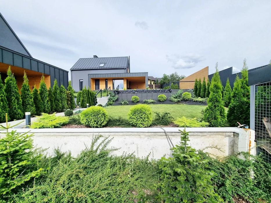 Будинки 2 шт 200 м2 і 140 м2 гараж на 5 авто басейн погреб с. Лісники