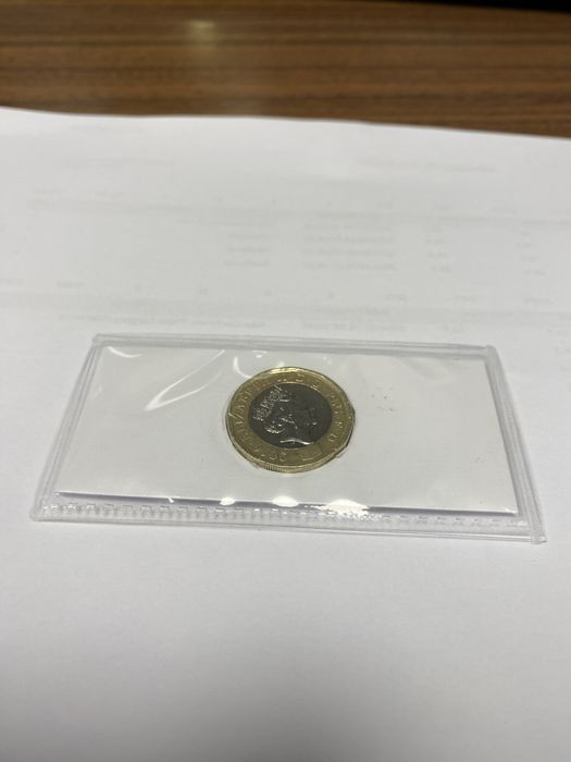 Moeda One pound 2016)COMO NOVA)