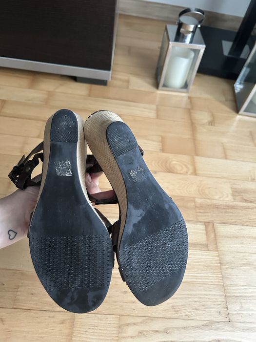 Damskie buty na koturnie brązowe