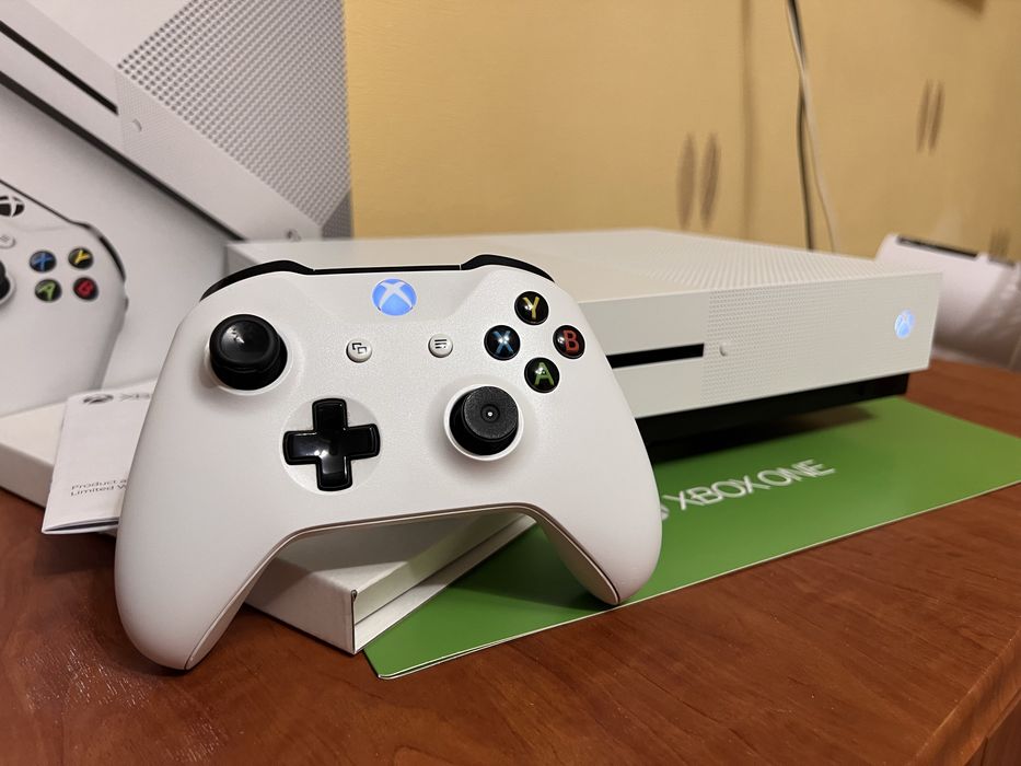 Ігрова консоль Xbox One S 1TB+ 1 геймпад+ коробка!