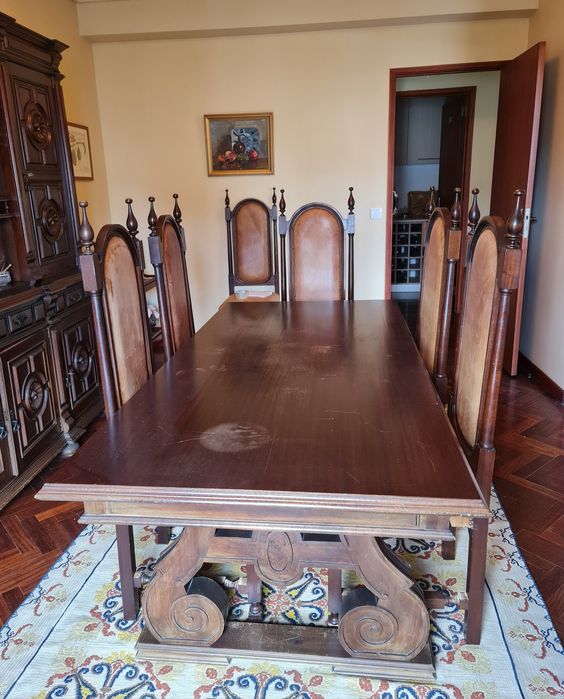 8 Cadeiras de pele costas altas