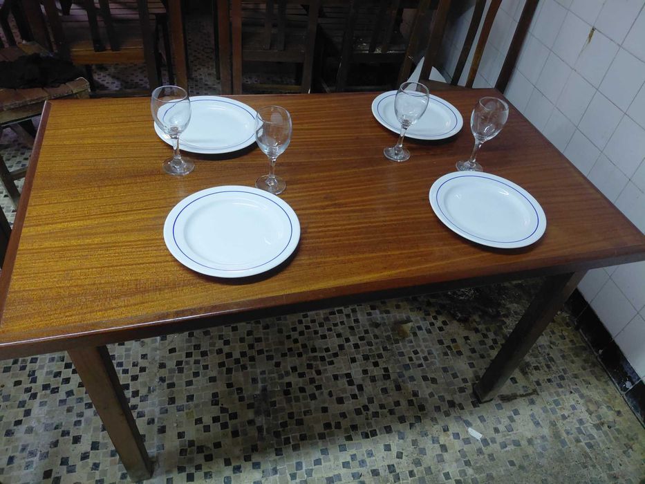 Mesas e cadeiras restaurante