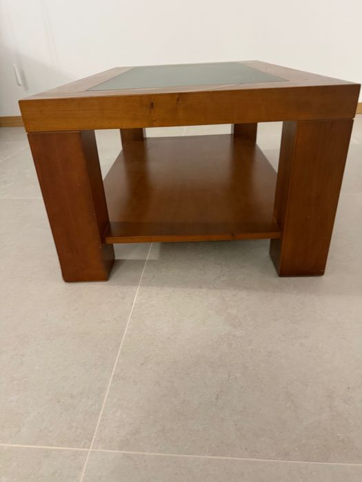 Mesa de centro  em cerejeira com vidro