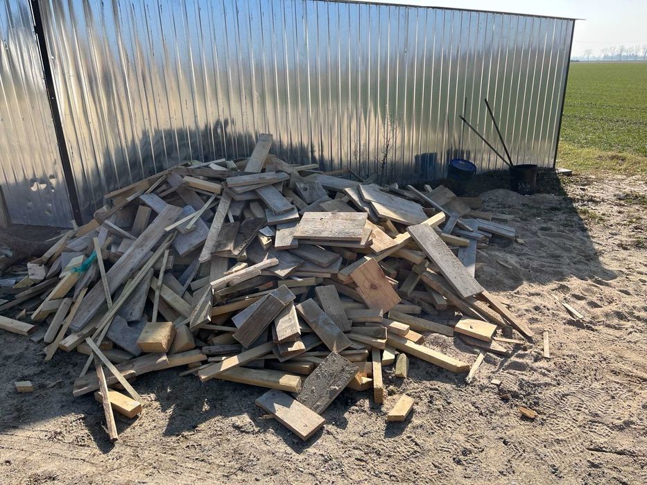 Deska szalunkowa długa + drewno opałowe + palety. CENA ZA CAŁOŚĆ!