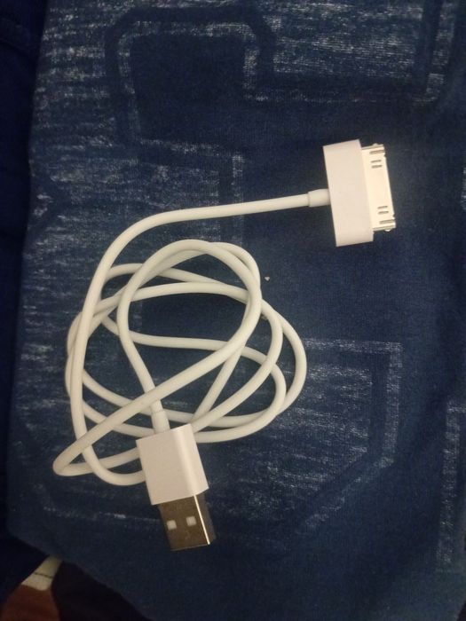 Cabo carregador para ipod  cor branca  novo