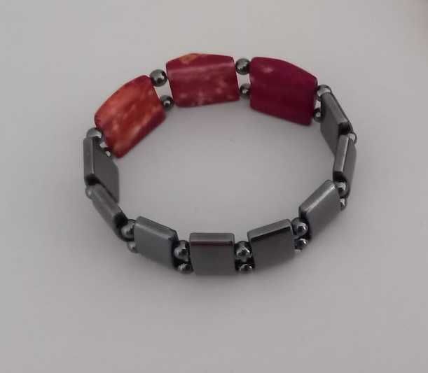 Bransoletka z czerwonego naturalnego korala i hematytów
