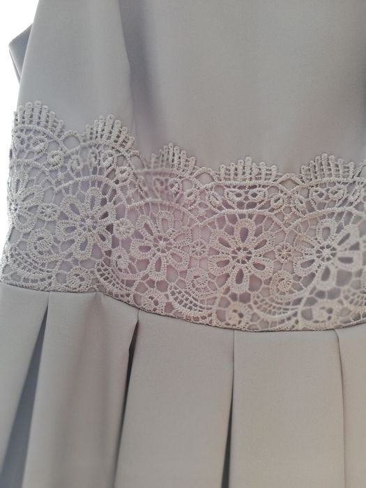 Piękna szara elegancka sukienka