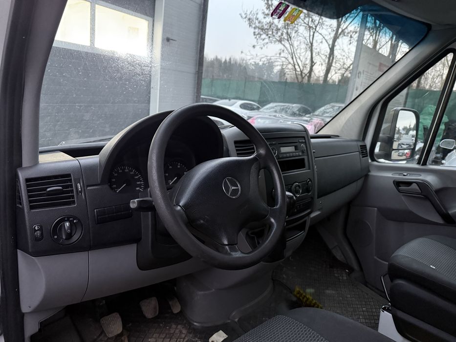 Wynajem Najem Mercedes Sprinter kontener 8 palet bus