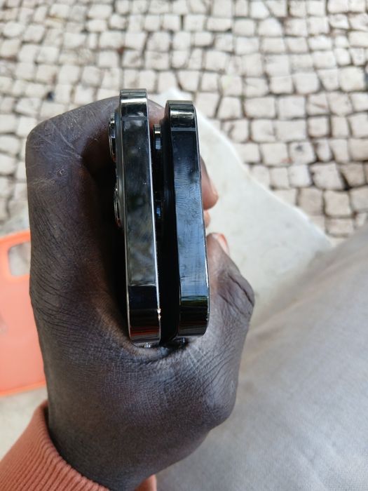 Vendo dois iPhones: um 13 Pro de 128 GB e um 14 Pro de 128 GB, ambos p