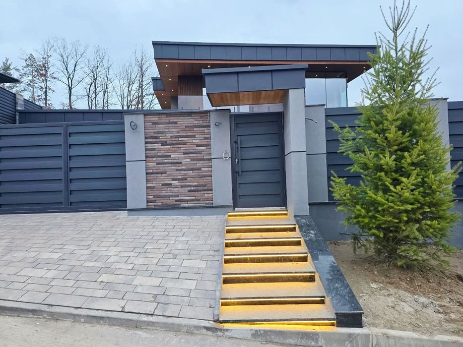 Будинок 280 м2 басейн сауна гараж  2 авто с. Ходосівка поруч Лісники