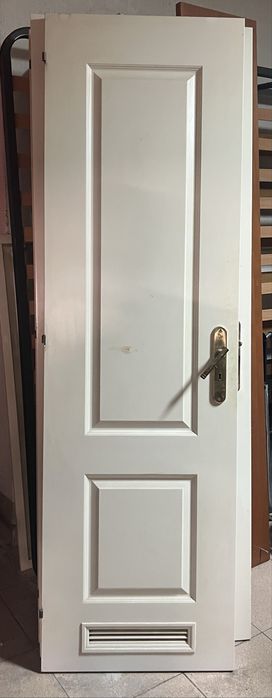 Porta branca usada