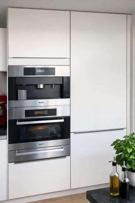 Luksusowa kuchnia wysoki połysk AGD Miele expres granitowy blat