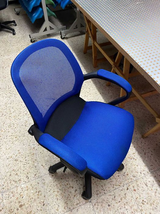 Cadeira de escritório ergonómica com rodas (2)