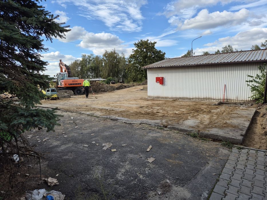 Układanie płyt drogowych