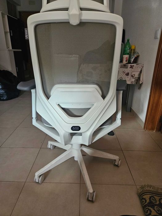 Cadeira alpha game branca e cinzenta