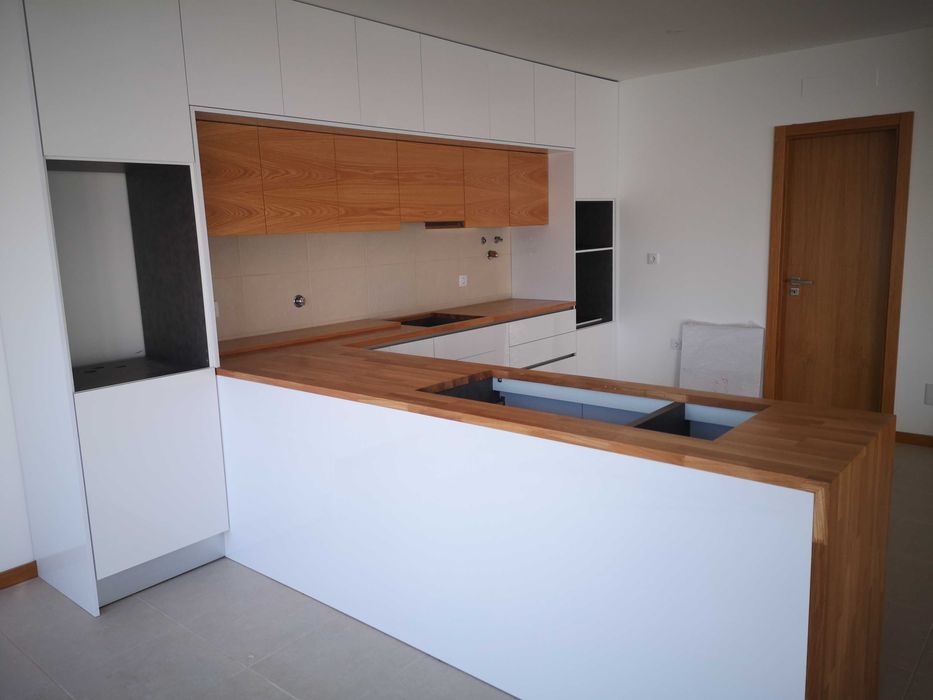 Moradia como nova T3, jardim, terraço, garagem situada em Santo Varão