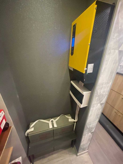 Гібридний інвертор Power Supply VE2024/2000VA (24V на 220V)