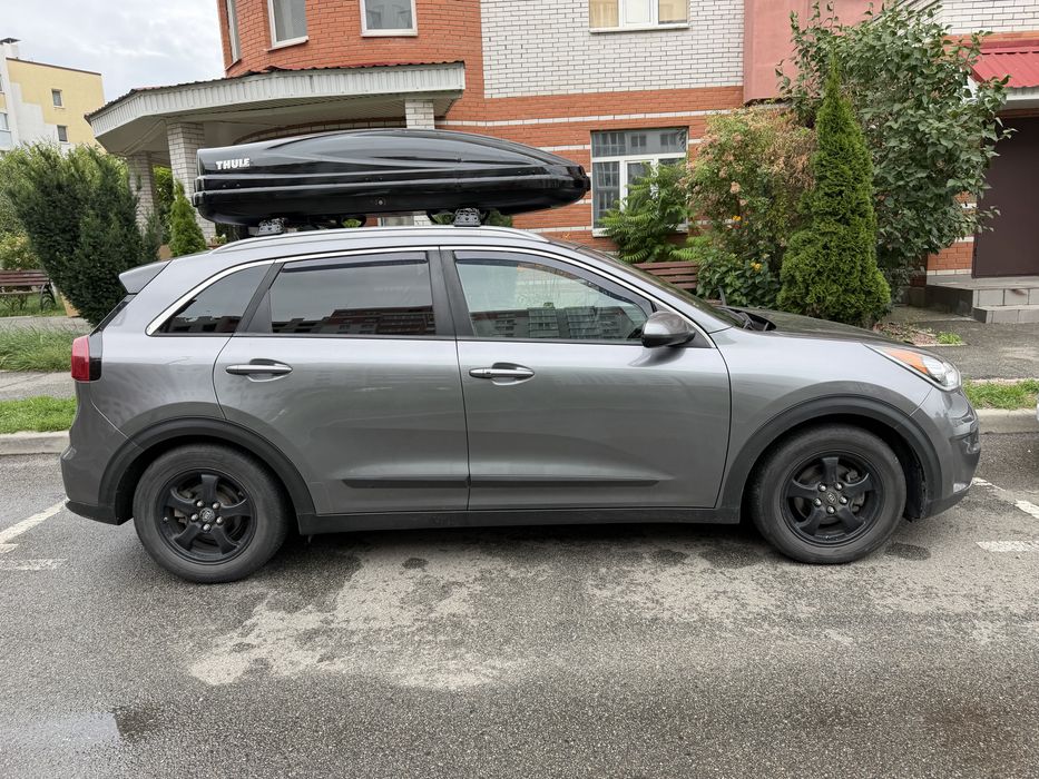 Б/у не ідеал Thule Atlantis 780 бокс на дах