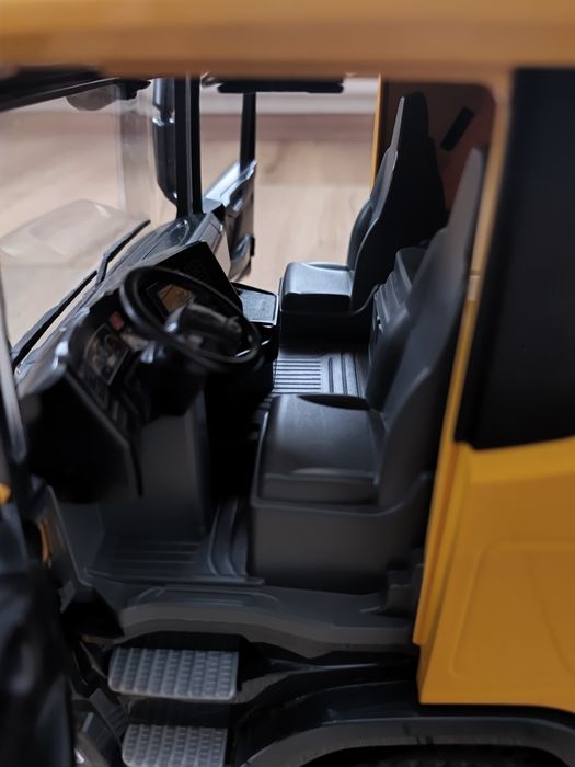 Автокран Bruder SACANIA R 560