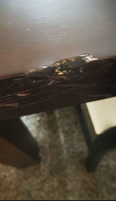 Mesa longa em madeira maciça