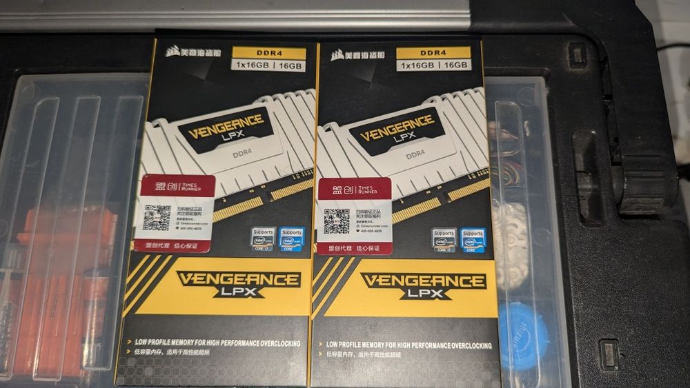 Corsair 32 GB (2x16GB) DDR4 3200 MHz