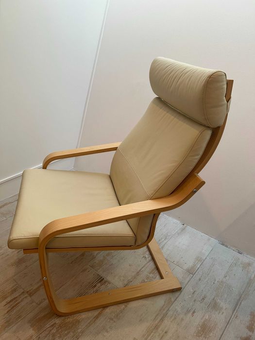 Poltrona IKEA POÄNG em pele bege