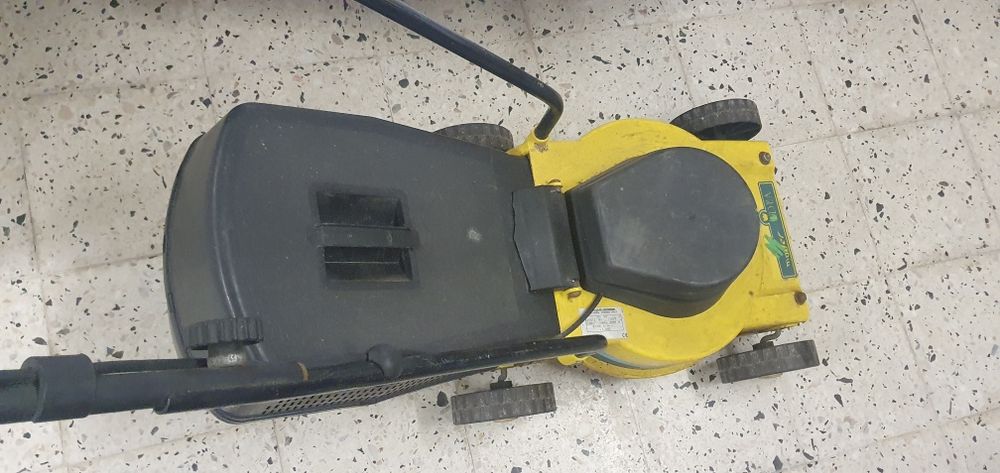 Corta Relvas amarelo