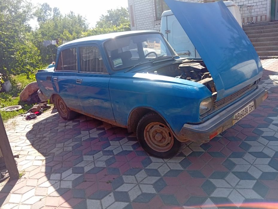 Москвич двигун продам