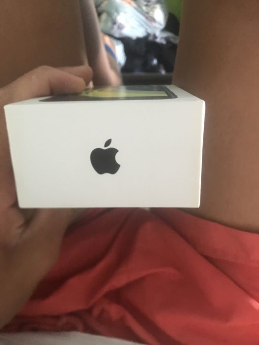 Caixa de iphone SE 128 GB
