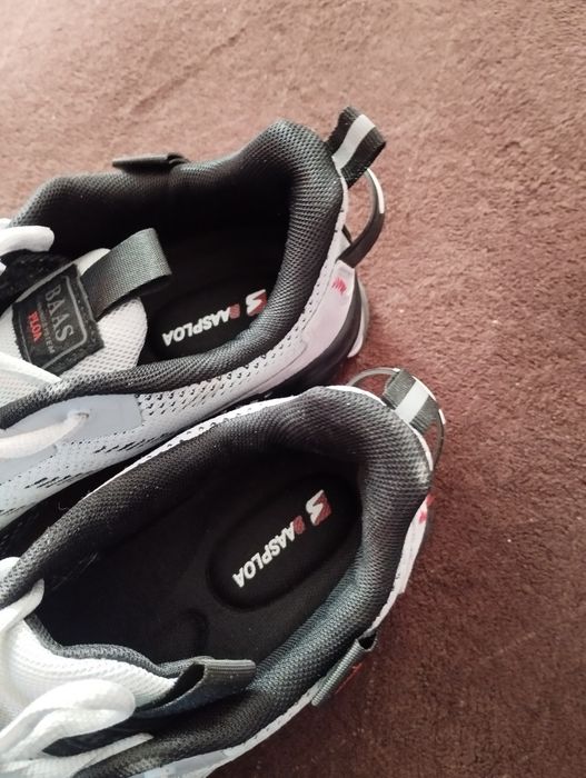 Продам нові кросівки Baas  Ploa