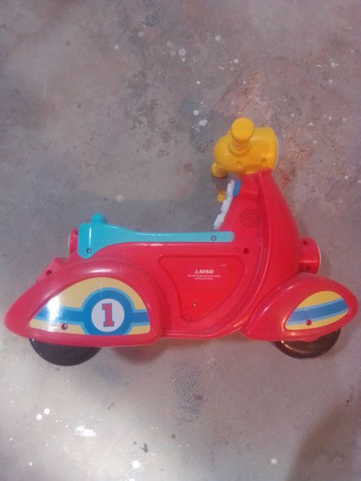 Vendo mota de criança Fisherprice estilo vespa
